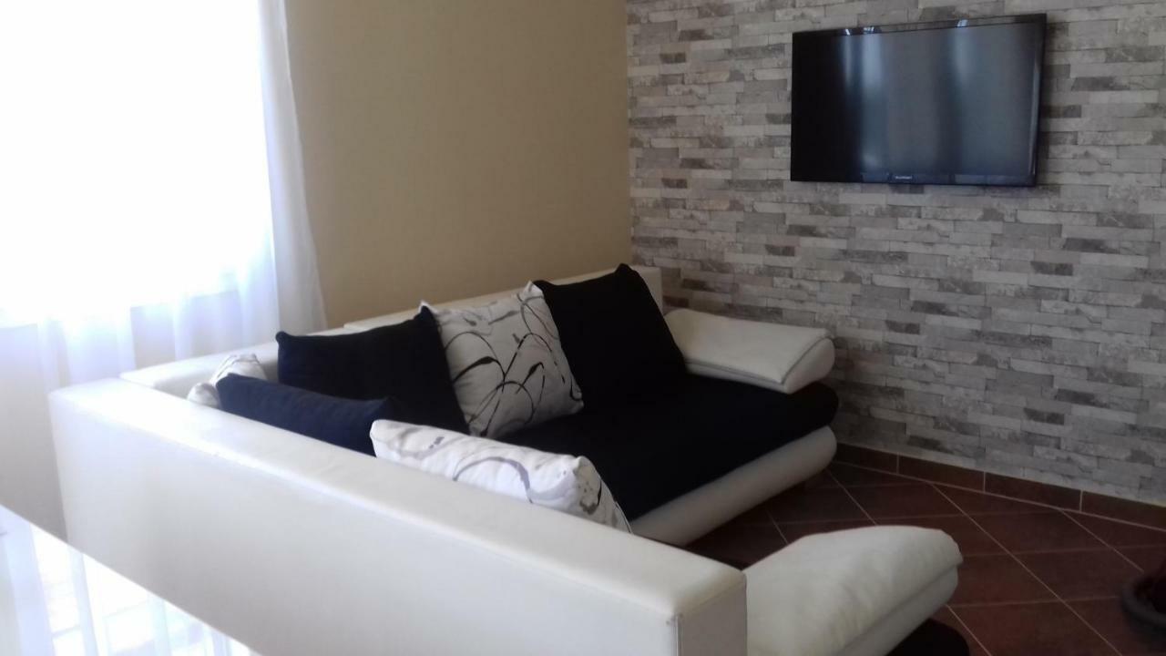 Benelise Apartman Heviz Exterior photo